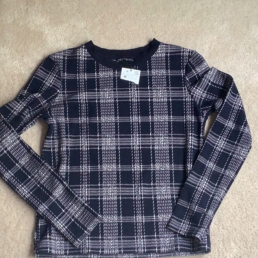 Zara lightweight sweater/top.  Black /white, sz M  NWT